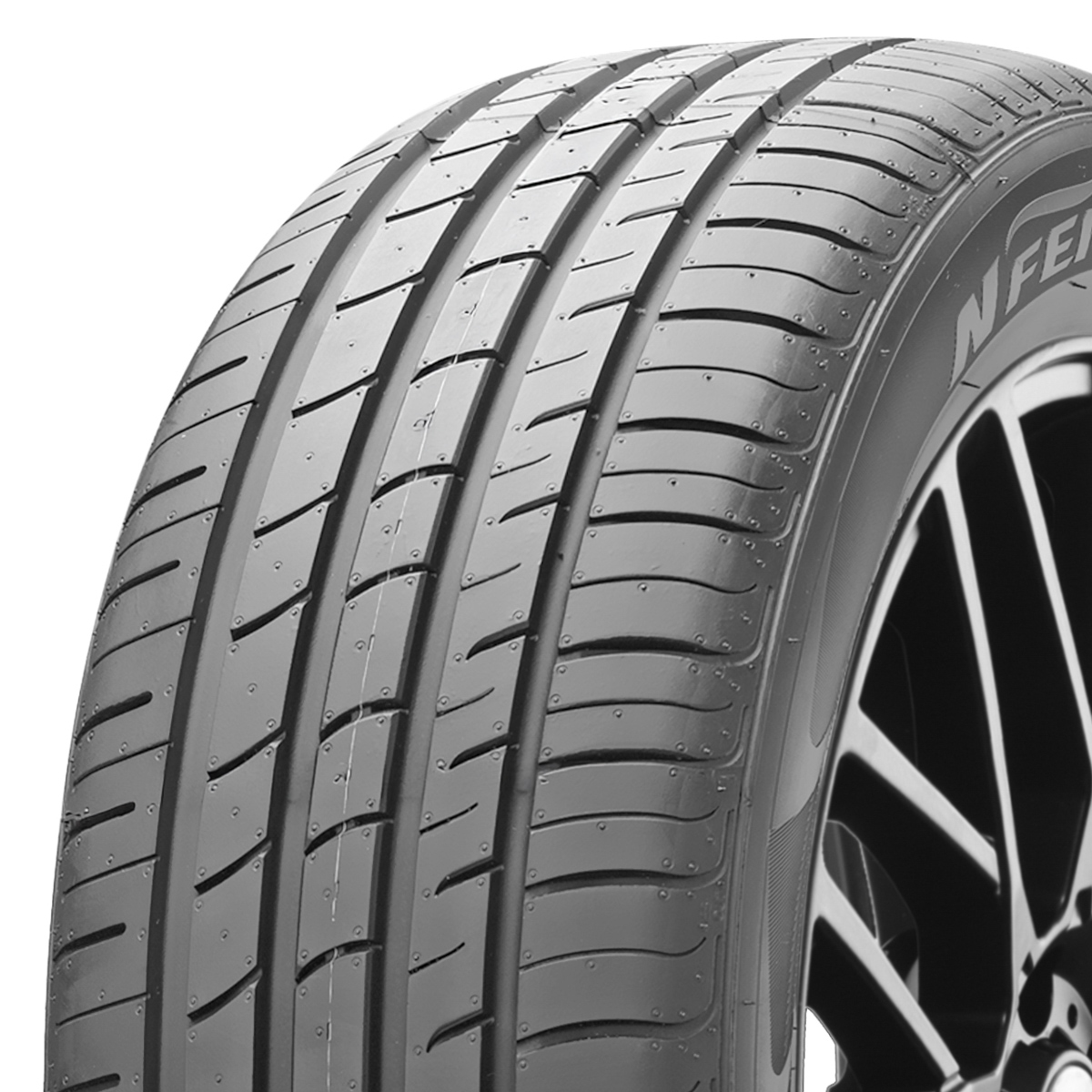 Nexen NFera RU1 215/65 R17 99V